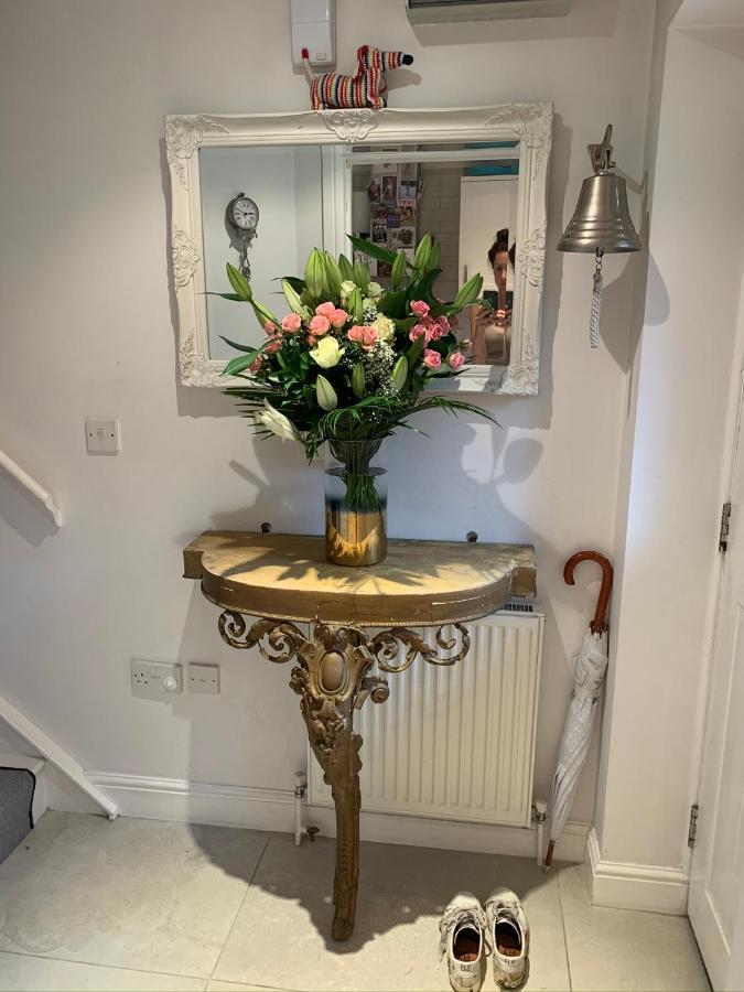 Stylish 3 Bedroom Townhouse For 5 Guests, Set In The Medieval Grid With Off Street Parking Bury St. Edmunds Ngoại thất bức ảnh